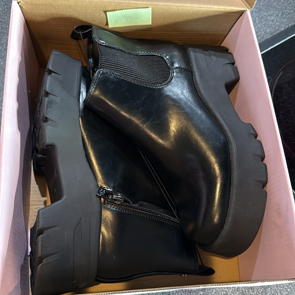 NIB Sam & Libby Black Ankle Boots